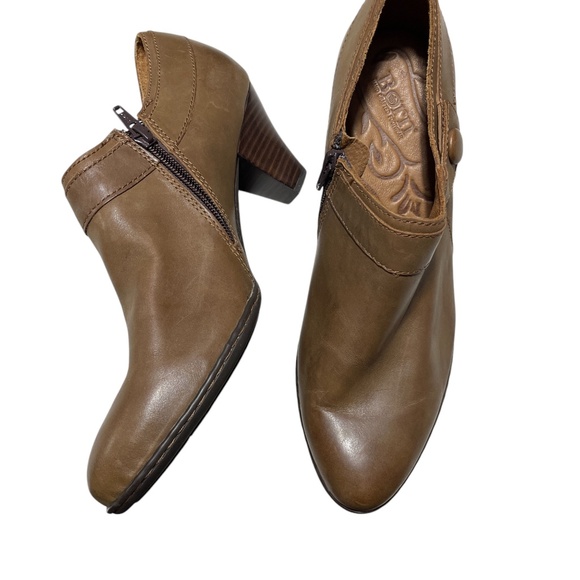 Born Leather 9.5 Side Zip 2 1/2 inch Heel Boots D47506 - Picture 1 of 12